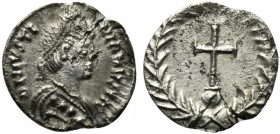 Justinian I (527-565). AR Half Siliqua (14mm, 0.97g, 6h). Ravenna, 552-565. Diademed and cuirassed bust r. R/ Cross on globe within wreath. DOC 337; M...