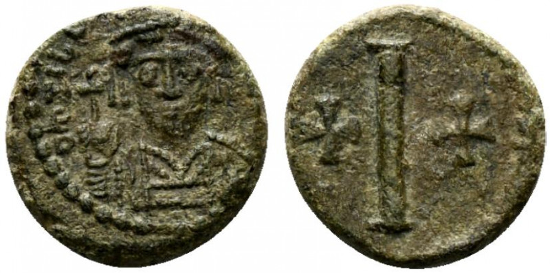 Tiberius II (578-582). Æ 10 Nummi (12mm, 3.66g). Ravenna. Helmeted and cuirassed...