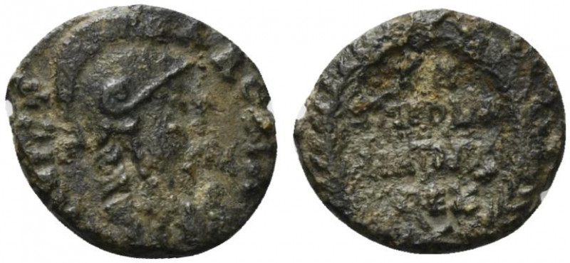 Ostrogoths, Theodahad (534-536). Æ 10 Nummi (18mm, 3.77g, 5h). Rome. Helmeted, d...