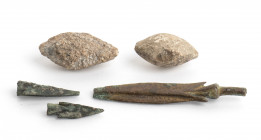 Lot of Greek weapons: two lead sling bullets and three bronze arrowheads of different typologies; ca. 4th - 2nd centuries BC; maximum length cm 6,7