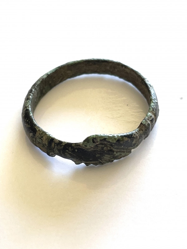 Roman bronze marriage ring with Dextrarum Iunctio, 3rd - 5th centuries AD; inter...