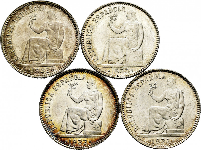 Lot of 4 coins of 1 peseta 1933. TO EXAMINE. AU/Almost MS. Est...60,00. 


 S...