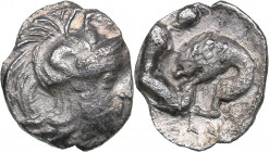 Calabria - Tarentum - AR Diobol (circa 325-280 BC)
0.75 g. 12mm. VF/VF Head of Athena right, wearing helmet decorated with Skylla./ Heracles kneeling...