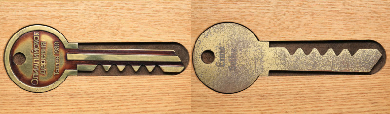 Estonia - USSR key to the Olympic village - Tallinn 1980
65.25 g. 121x43mm. Enn...