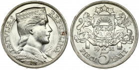Latvia 5 Lati 1931. Averse: Crowned head right. Reverse: Arms with supporters above value. Edge Description: DIEVS *** SVETI *** LATVOJU ***. Silver. ...