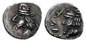 Kings of Persis. Kapat. Obol. Century I BC. (Alram-617). Anv.: Bearded and diademed head left, wearing tiara . Rev.: Bearded and diademed head left. A...