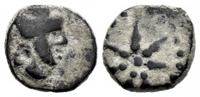 Malaka. 1/4 calco. 290-220 BC. Malaga. (Abh-1722). Anv.: Head with egyptian cap right. Rev.: Seven-rayed star, within a pelleted border. Ae. 2,26 g. A...