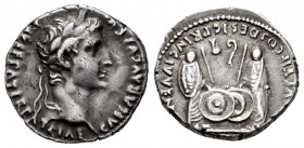 Augustus. Denarius. 7-6 BC. Lugdunum. (Ffc-22). (Ric-207). (Cal-852). Anv.: CAESAR AVGVSTVS DIVI. F. PATER. PATRIE, his laureate head right. Rev.: (C....