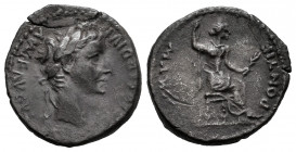 Tiberius. Denarius. 14-37 AD. Lugdunum. (Ric-30). (Bmcre-48). (Rsc-16a). Anv.: (TI CAESAR) DIVI AVG F AVGVSTVS, laureate head right. Rev.: PONTIF MAXI...