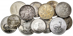 Lot of 13 different world coins. TO EXAMINE. Almost VF/Mint state. Est...180,00. 


 SPANISH DESCRIPTION: Lote de 13 monedas mundiales diferentes. ...