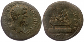 CAPPADOCIA. Caesarea. Septimius Severus (193-211). Ae.
Laureate head right.
Rev: Agalma of Mount Argaeus on altar.
Sydenham 425 
13.81 gr. 30 mm