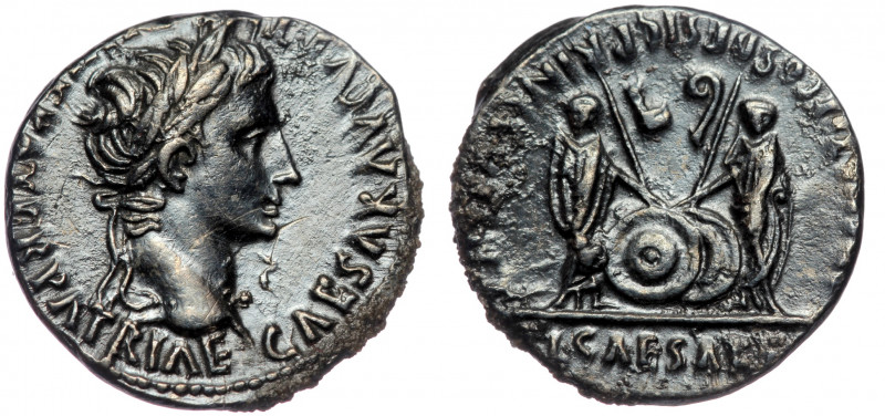 Augustus (27 BC - 14 AD) AR Denarius. Lugdunum, 7-6 BC. 
CAESAR AVGVSTVS DIVI F ...