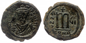 TIBERIUS II Constantine (578-582) AE Follis, Constantinople, Year 6 (580/81 AD) 
D M TIЬ CONSTANT P P AV - Crowned bust facing, wearing consular robes...