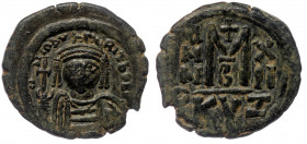 MAURICE TIBERIUS (582-602) AE29 Follis. Cyzicus, Dated RY 5 (586/7).
D N MAVRICI TIBЄ P P A - Helmeted and cuirassed bust facing, holding globus cruci...