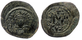 HERACLIUS (610-641) AE35 Follis, Kyzikos. Dated RY 4 (613/4)
D N ҺRACLI PЄRP AVG - Helmeted and cuirassed bust facing, holding globus cruciger and shi...