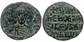 Romanos I. Lekapenos, 920 - 944 AD. AE Follis. Constantinople.
RWMAN BASILEUS ROM/ Crowned bust facing
Rev: ROMA / N EN QEW bA / SILEUS RW / MAIWN. 
D...