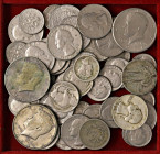 USA Lotto di moneta come da foto. Da segnalare 5 cents 1905, mezzo dollaro 1964, due quarter e due dimes di argento
MB-SPL