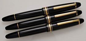 MONTBLANC Lotto di tre penne Montblanc Meisterstück - Una penna sfera con nome inciso nel cappuccio, due stilografiche con pennini in oro 14 K, in ast...