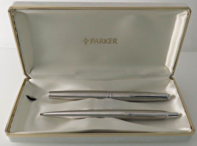 PARKER Lotto di due penne, una penna stilografica e un porta mine modello Sonnet...