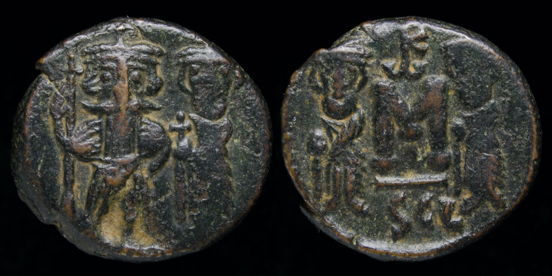 Constans II (641-668) AE Follis. Syracuse, 4.53g, 18mm.
Obv: Constans, holding ...