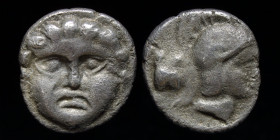 PISIDIA, Selge, c. 350-300 BCE, AR obol. 0.87g, 9mm. 
Facing gorgoneion
Helmeted head of Athena right; behind, astralagos. 
SNG BN 1949.
From the JB (...