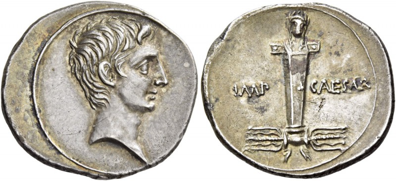 Octavian, 32 – 27 BC. Denarius, Brundisium and Roma (?) 29-27 BC, AR 3.67 g. Bar...