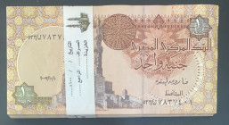 Egypt, 1 Pound, 2007, UNC, p50m, BUNDLE
UNC
(Total 100 consecutive banknotes)
Estimate: $25-50