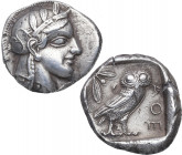 454-404 a.C. Atica. Atenas. Tetradracma. 16,98 g. Cabeza de Atenea a derecha, con casco ático con cresta, adornado con tres hojas de olivo sobre la vi...