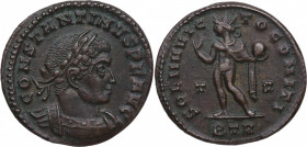 317 a 340 d.C. Constantino II. Roma. denario. (RIC 55). Ae. 3,54 g.  Busto laureado y drapeado de Constantino a derecha, alrededor leyenda /Deidad est...