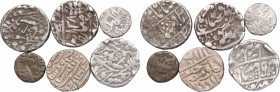 India. Lote 6 monedas. Rupia (4) y Jital (2) . JAIPUR (5), GHAZNAVIDAS (2). AR (4) y Ve. Todas diferentes y clasificables. MBC- a MBC+. Est.100.