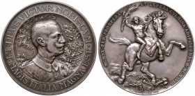 Vittorio Emanuele III (1900-1943) - Medaglia in argento per la fine della guerra 1915/1918 - RR 142,17 grammi. 60,50 mm. Minimi colpetti al bordo.
SP...