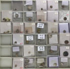 Ancient Greece
Lote 37 monedas. AR, AE. Restos final de colección. Lote formado por diferentes piezas griegas de diferentes módulos, la mayoría peque...