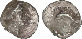 Celtiberian Coins
Tartemorion. EMPORITON. Anv.: Cabeza de Perséfone a derecha. Rev.: Dos delfines en rueda sinistrógiros. 0,17 grs. AR. MUY ESCASA. A...