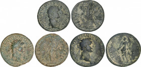 Roman Coins
Empire
Lote 3 monedas As y Dupondio (2). Acuñadas el 85-94 d.C. DOMICIANO. AE. El as con reverso FORTVNAE AVGVSTI (C-128; RIC-371). Los ...