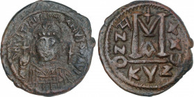 Byzantine Coins
Follis. JUSTINIANO I. CYZICUS. Anv.: Busto acorazado de frente, con globo, alrededor leyenda. Rev.: M encima cruz, debajo A, a los la...
