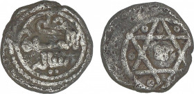Al-Andalus and Islamic Coins
The Almoravids
1/2 Quirate. ALÍ BEN YUSUF y EL EMIR SIR. SIN CECA. 0, 45 grs. AR. MUY ESCASA. V-1770. MBC.