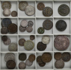 Lots and Collections
Lote 36 monedas. FELIPE III a ISABEL II. Restos final de colección. Incluye cobres y plata. Destacan un ducatón de Felipe IV, 2 ...