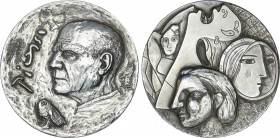 Spanish Medals
Medalla. S/F. Anv.: PICASSO. Busto del pintor, debajo lechuza, detrás toro, encima paloma. Rev.: Fragmentos del Guernica, les demoisel...
