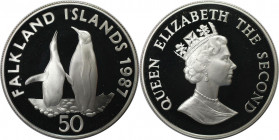 Weltmünzen und Medaillen, Falklandinseln / Falkland islands. 25 Jahre WWF - Königspinguin. 50 Pence 1987. 28,28 g. 0.925 Silber. 0.84 OZ. KM 25a. Poli...