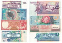 Banknoten, Surinam, Lots und Sammlungen. 5 Gulden 1998. P.136. I, 10 Gulden 1963. P.121. I, 25 Gulden 2000. P.148. I, 100 Gulden 1998. P.139.I, Lot vo...