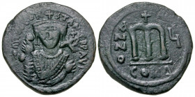 Tiberius II Constantine. 578-582. AE follis (33.8 mm, 15.71 g, 1 h). Constantinople mint, dated RY 6 = 579/80. Dm TIb CONSTANT P P AVI, crowned facing...