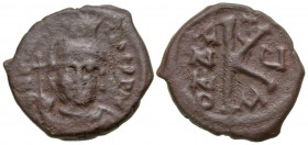 Maurice Tiberius. 582-602. AE half follis (22.2 mm, 5.32 g, 7 h). Constantinople mint, dated RY 5 = A.D. 586/7. D N MAVR TIbЄP P AV, helmeted and cuir...