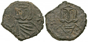 Leo V, the Armenian. 813-820. AE follis (18.6 mm, 2.98 g, 6 h). Syracuse mint. Λ-ЄO, facing bust of Leo, with short beard, wearing crown and loros, an...