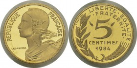 France
 Vème République (1959 à nos jours)
 Coffret de la Monnaie de Paris contenant un piéfort en or du 5 centimes Lagriffoul - 1984
 Dans son sac...