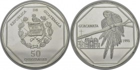 Guatemala
 République (1821 à nos jours)
 Piéfort en argent sur flan bruni du 50 quetzal - 1995
 Tranche striée - Frappe médaille. 
 Flan Bruni - ...