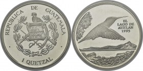 Guatemala
 République (1821 à nos jours)
 Piéfort en argent sur flan bruni du 1 quetzal - 1995
 Tranche lisse - Frappe médaille. 
 Flan Bruni - NG...