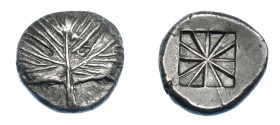 GRECIA ANTIGUA. SICILIA. Selinus. Didracma (540-515 a.C.). A/ Hoja de perejil. R/ Cuadrado incuso dividido en doce secciones. AR 8,74 g. 20,7 mm. COP-...