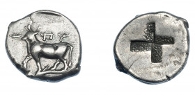 GRECIA ANTIGUA. TRACIA. Byzantion (416-357 a.C.). 1/2 siclo. A/ Toro a izq. sobre delfín. R/ Cuadrado incuso cuatripartito. AR 2,70 g. 13,4 mm. COP-47...