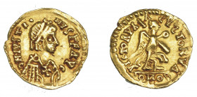 REINO VISIGODO. Acuñaciones pseudo-imperiales. Época de Amalarico. A nombre de Justino I. Tremissis. AU 1,45 g. 15,3 mm. Tomasini-grupo JI I. MBC+. Mu...