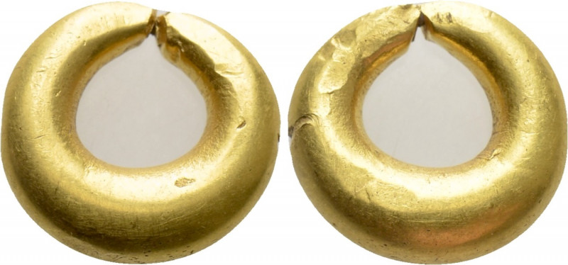 BRITAIN. GOLD Celtic Ring Money (Circa 1150-750 BC). 

Obv: .
Rev: .

Van A...